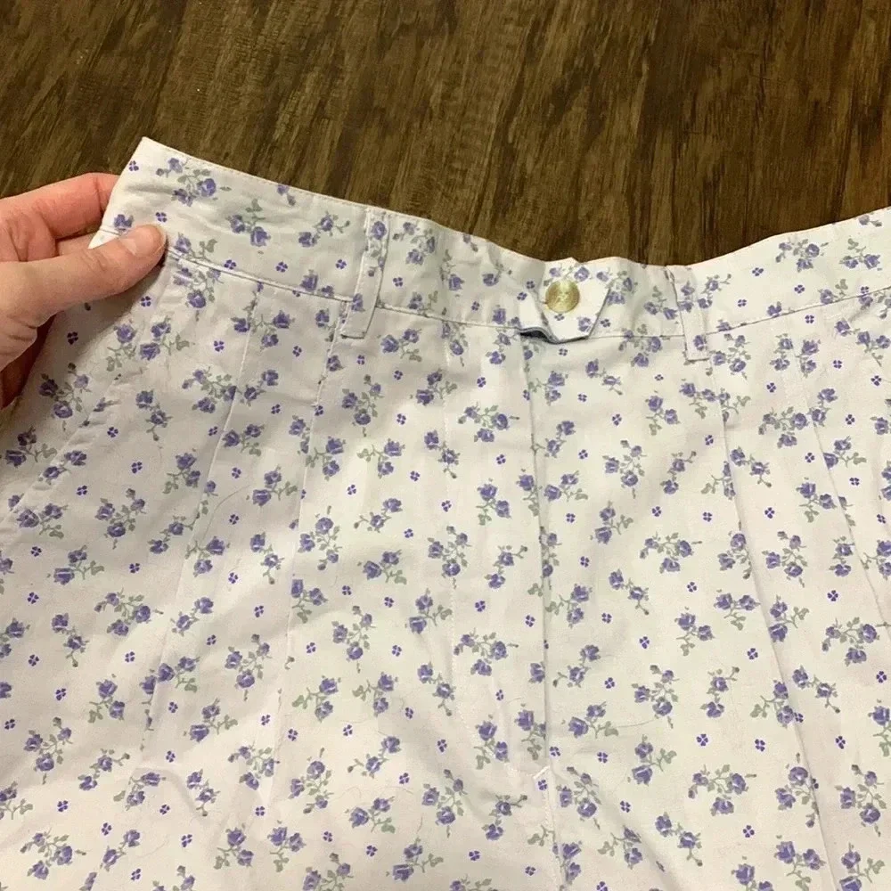 Mountain lake floral shorts - Picture 2 of 5